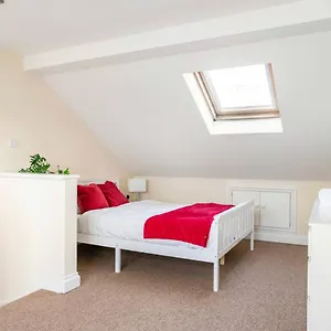 2 Bed Terraced House With Loft In Stratford Londres