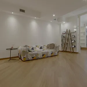 Apartment Trilocale Centro, Milan